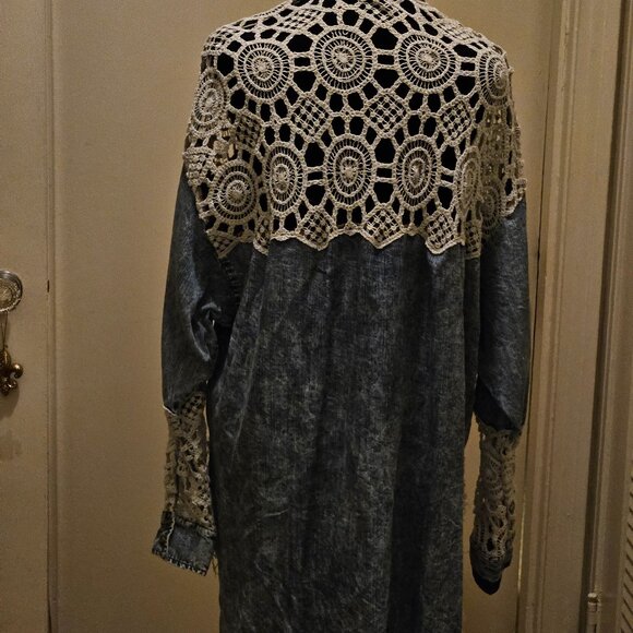 Oli & Hali Boho Denim and Crochet Tunic Button Down Top Large - Picture 3 of 5
